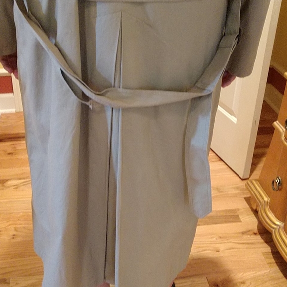 Roundtree and York Trenchcoat - Picture 6 of 10